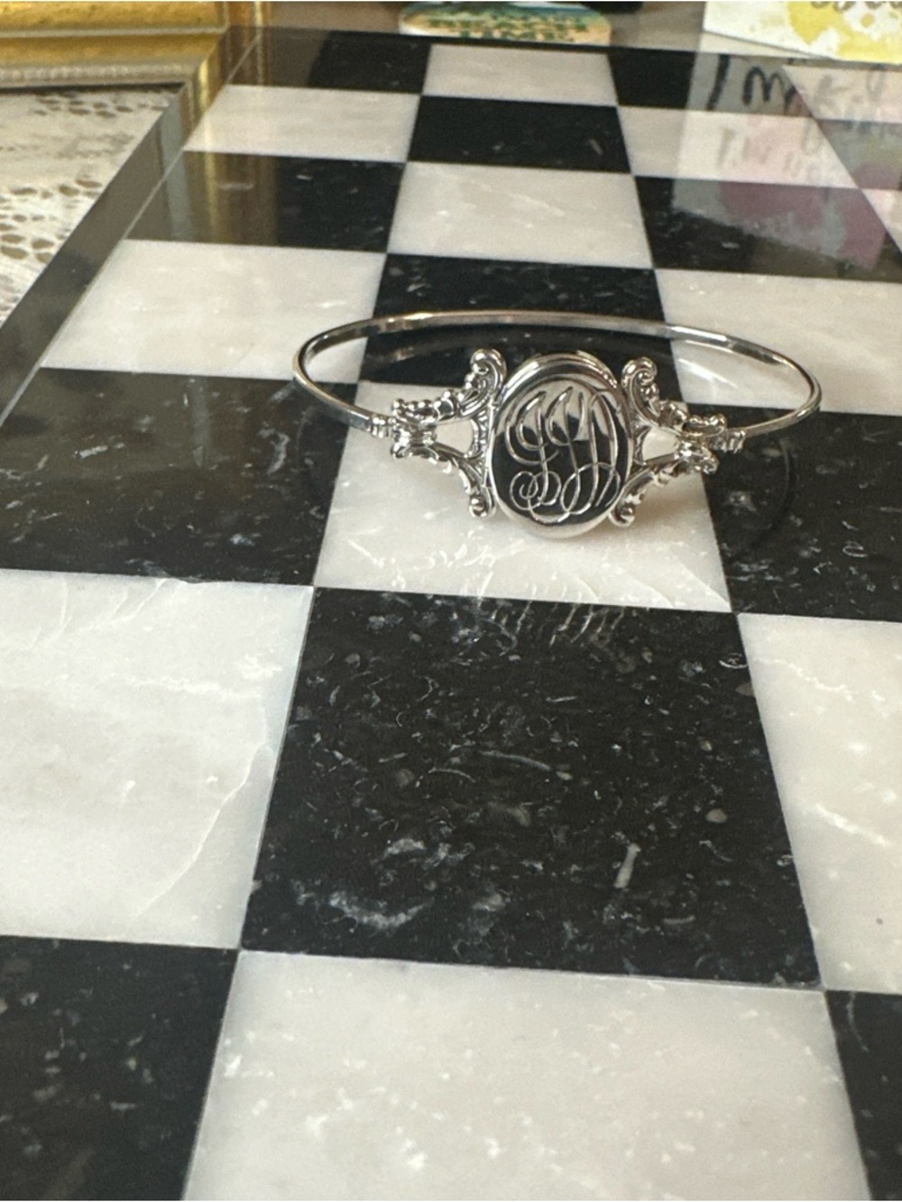 Vintage 1979 Avon Yesterdays Memories Hinged Silver Tone Bangle Bracelet Locket